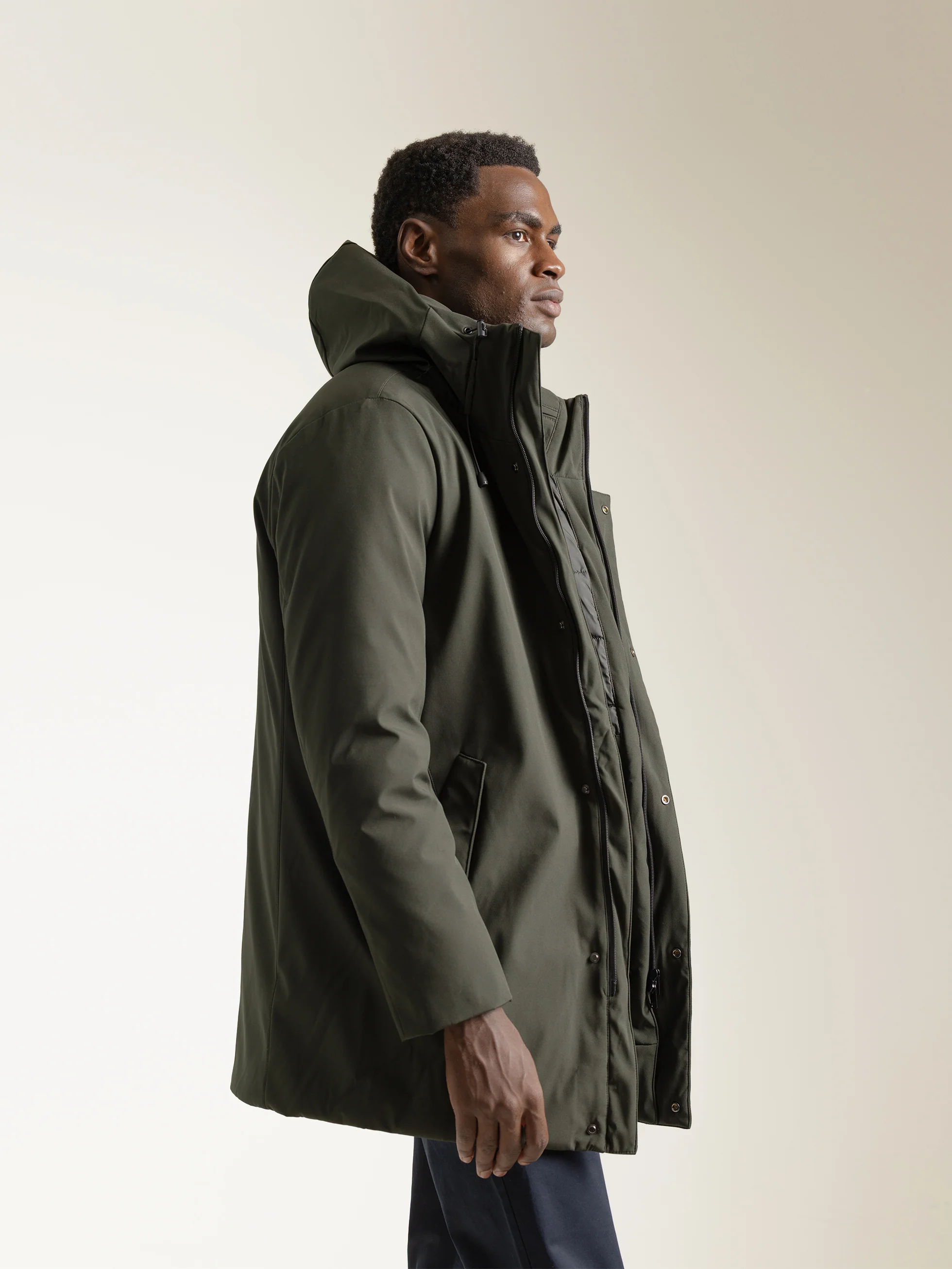 PARKA TÉCNICA CAPUCHA VERDE OSCURO - Image 3